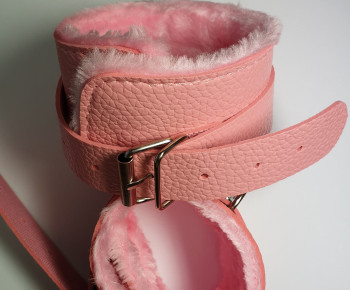 Pink bilincs